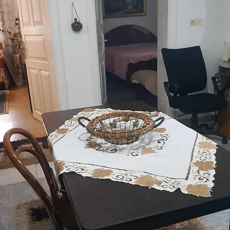 House בית אירוח Leskovik